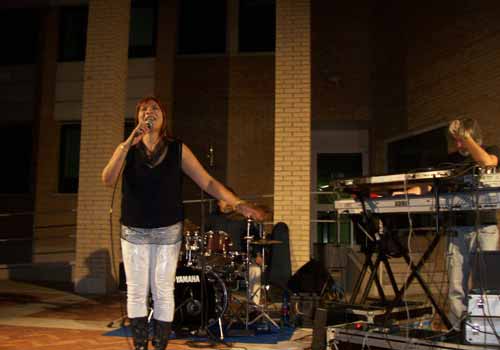 La cantante Joy Salinas