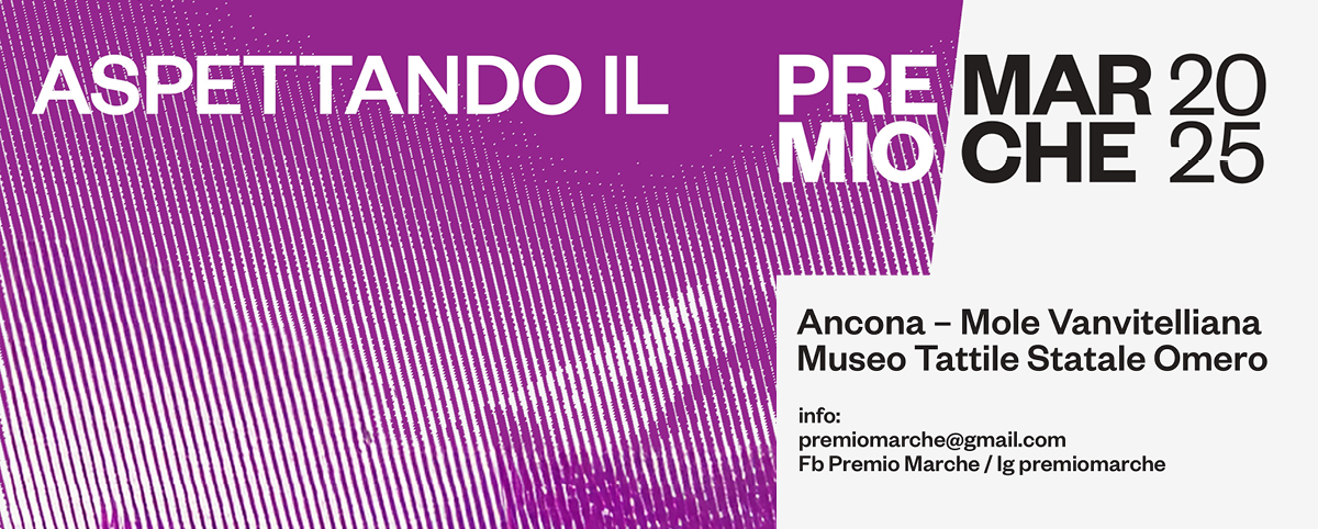 Immagine con sfondo viola e scritte bianche e nere: annuncia l’evento “Aspettando il Premio Marche 2025” al Museo Omero di Ancona, con contatti per informazioni.