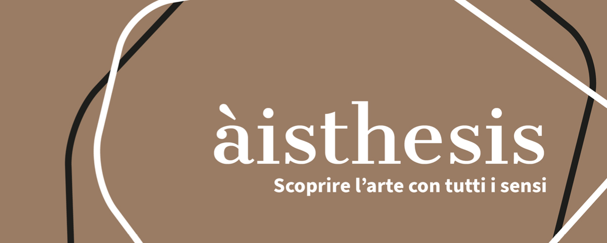 Grafica su sfondo marrone con linee bianche e nere irregolari. Al centro compare la scritta “àisthesis” in bianco, con il sottotitolo “Scoprire l’arte con tutti i sensi”