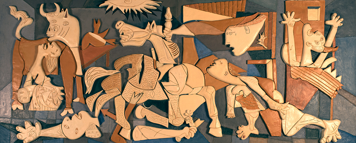 Riproduzione in scala e in terracotta dl dipinto "Guernica "di Picasso
